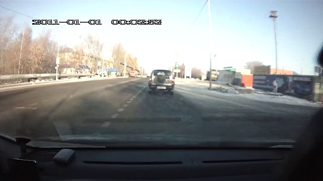 Труба сносит машину в Тюмени Ветеранов Труда Пункт назначения 7 09.11.15