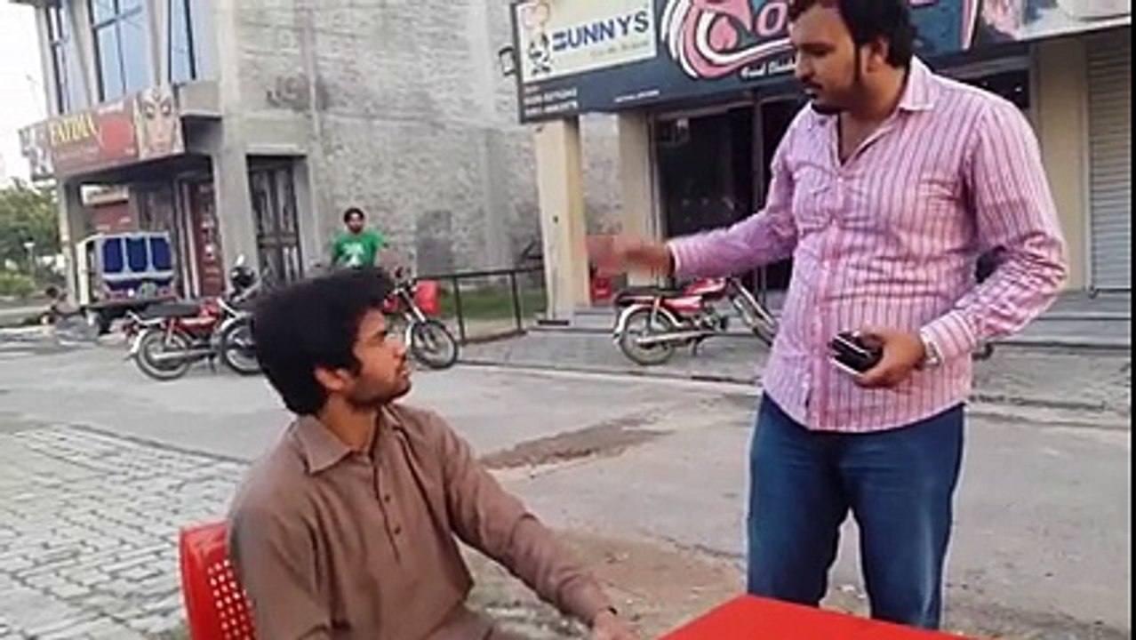 Nokar be insan hote hn . all person are equal