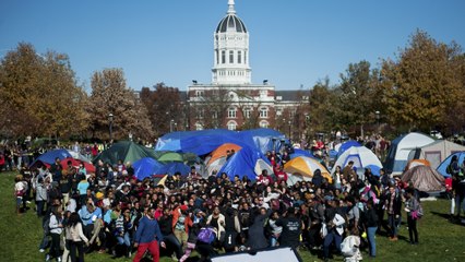 Missouri students celebrate president&apos;s resignation
