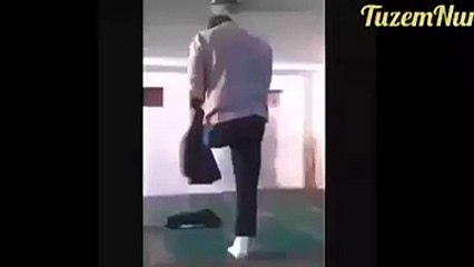 BUNU İZLEYİPTE HALA NAMAZ KILMAYACAKMIYIZ - Komik videolar - Funny videos