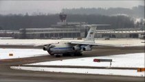 ( AMAZING RUSSIAN PLANE SOUND!!! ) Ilyushin 76 taxiing / take off and Ilyushin 96 taxiing