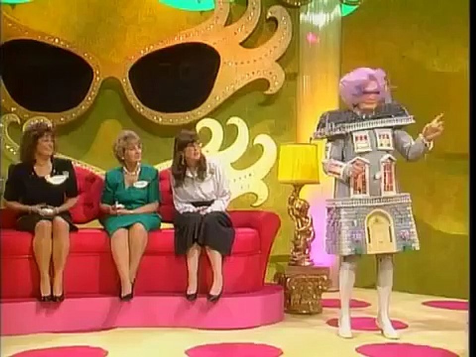 Dame Ednas Neighbourhood Watch S2E2 Enids Home