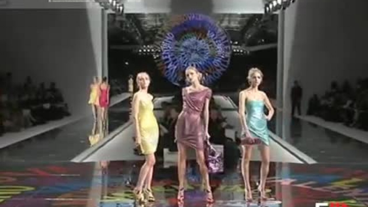 Fashion Show VALENTINO Spring Summer 2008 Pret a Porter Paris 2 of 4 by Fashion Channel