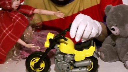 TOY CARS CLOWN - Learn ENGLISH MOTORCYCLE Parts with Masha and the Bear (  )