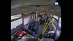 En Russie, un chauffeur de bus s'endort au volant et se crashe !