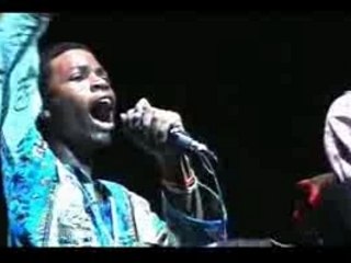 Authentic Menace Etam Mot en spectacle