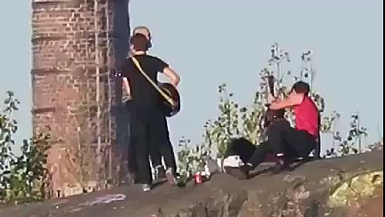 No more privacy with this zoom lens!