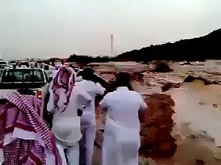 Flood sweeps away vehicle