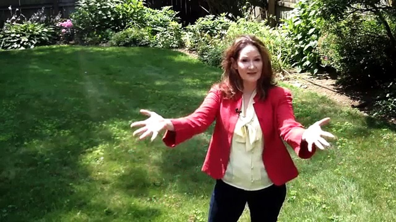 How to Walk Onto A Stage- Confident presentation skills, Polished public speaking