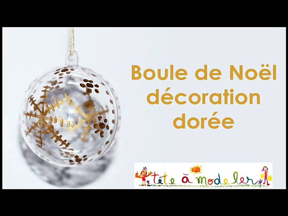 Boule de Noël à la décoration dorée