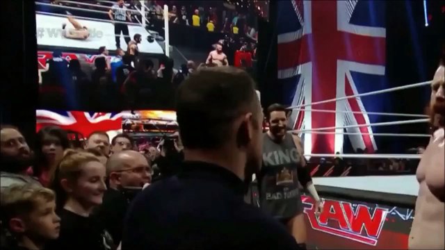Wayne Rooney se fait chercher par le catcheur Wade Barrett: la réplique est cinglante