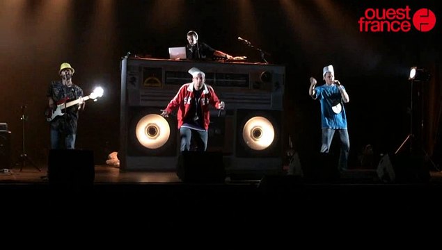 RDV soniques 2015. Les scolaires fans du rap des Frères casquette.