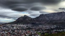 Des nuages en forme d'ovni envahissent Cape Town