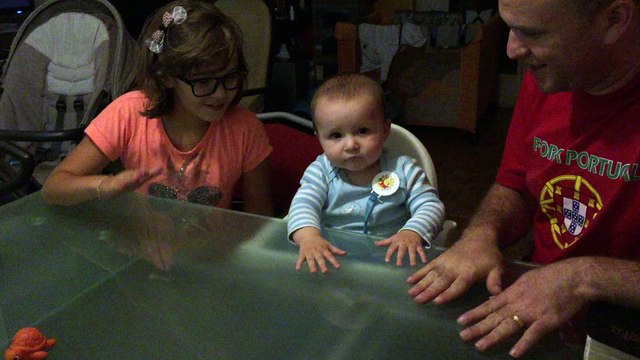 Mon Père mon jouet !!! Mon petit frère