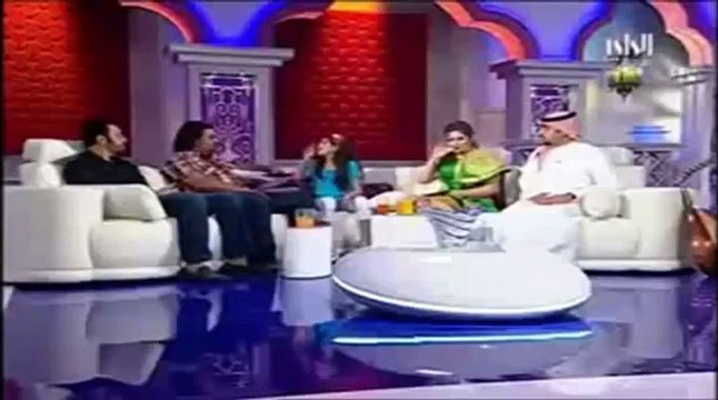 Cute Arab Girl Sings Bollywood Song.