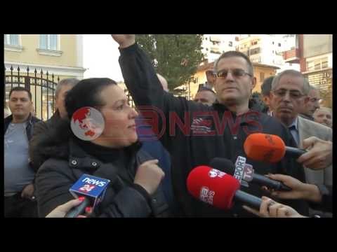 Tregtarët e Medresesë dhe të tregut çam kundër gjobave arbitrare - Ora News- Lajmi i fundit-