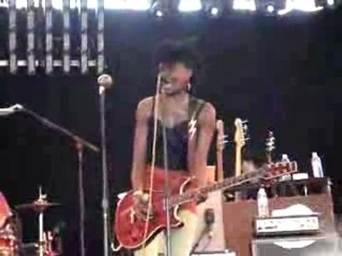 Noisettes Coachella 2007 4