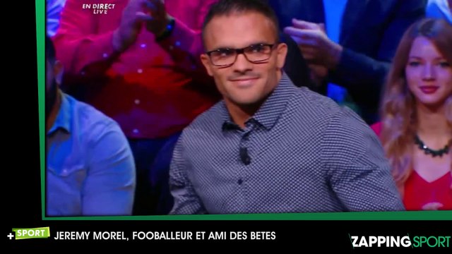 Wayne Rooney met une gifle à un catcheur