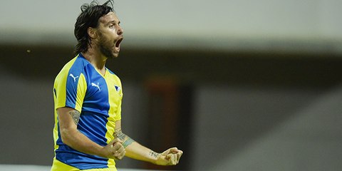 Les superbes buts de Cavenaghi à l'APOEL