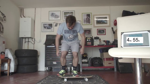 This guy learnt how to make a Kickflip in 5 hours with his skateboard