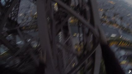 Il escalade la Tour Eiffel à main nues au petit matin !