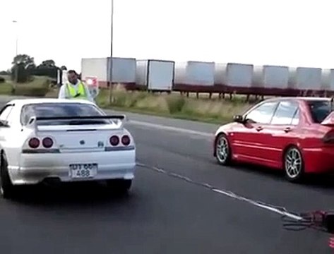 Nissan Skyline R33 GTR vs Mitsubishi Lancer Evo IX