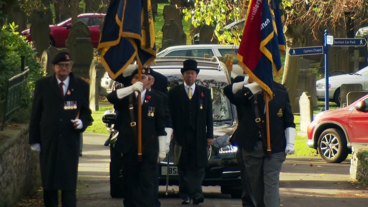 Hundreds attend funeral of WW2 veteran they never knew