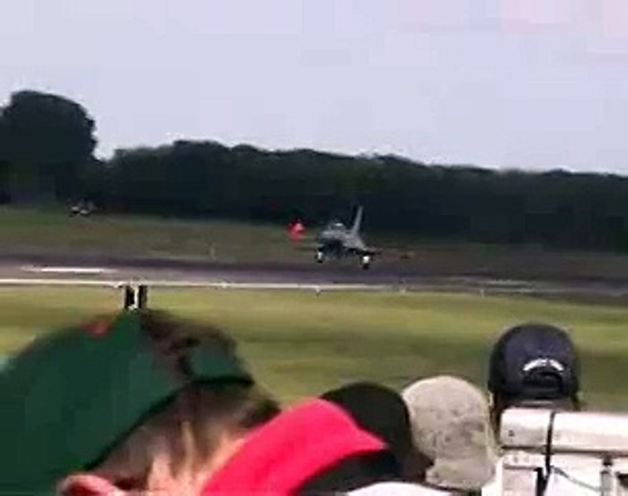 eurofighter nearly crashes
