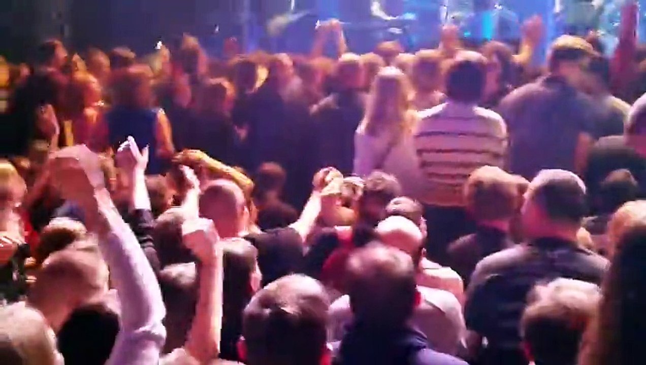 Песня Юрия Шевчука "ДДТ" заставила весь зал встать на колено 09.11.2015