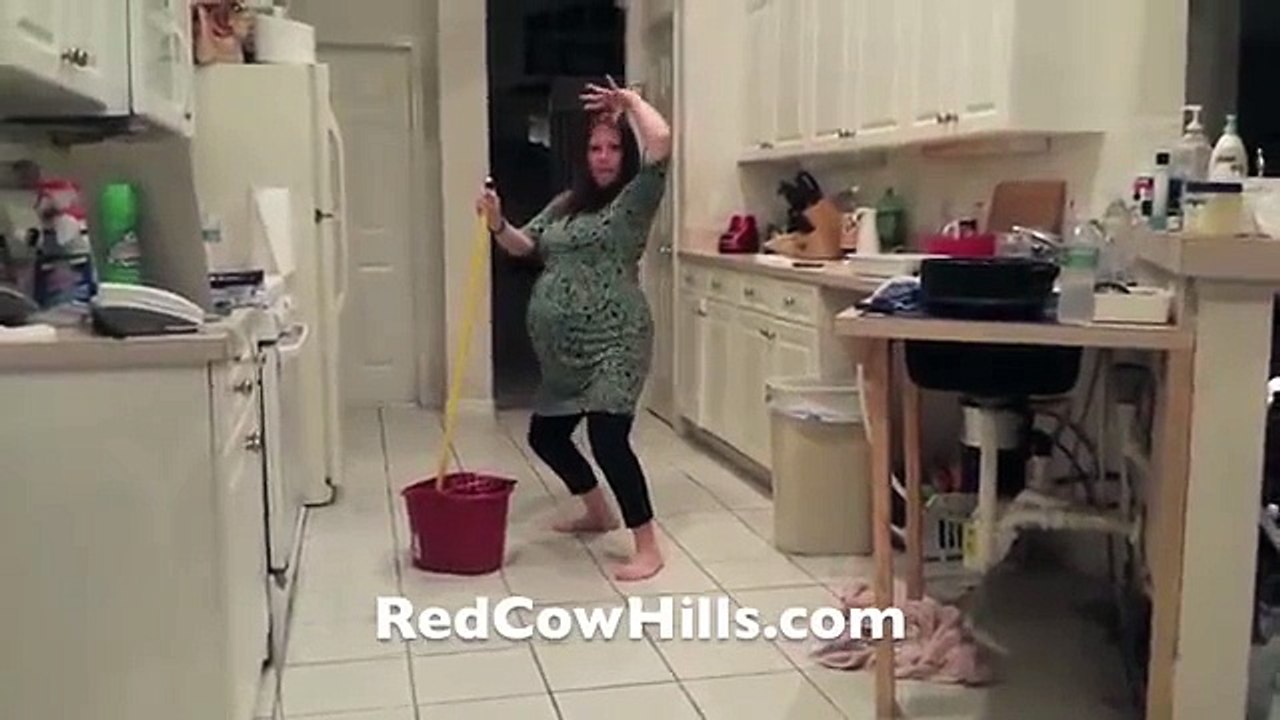 Pregnant Lady Twerks til her water breaks TOO FUNNY @redcowhills