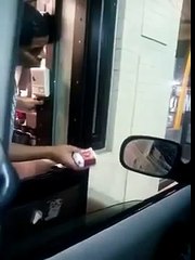 Mac Donald fait une mauvaise blague à un SDF...