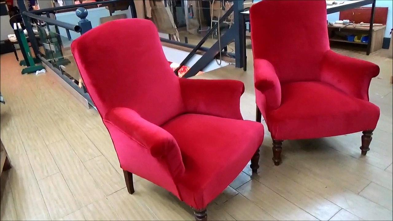 fauteuils anglais garnis, recouverts dans l'atelier de l'association