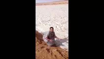 من علامات الساعة نهر من الثلج في صحراء السعودية
