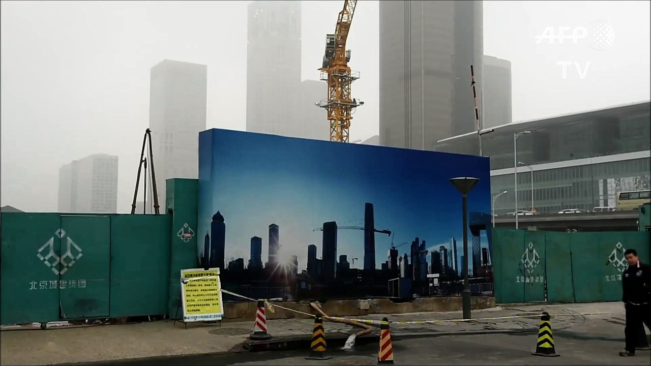 Beijing blanketed in heavy smog