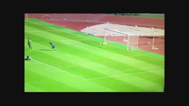 Học sinh JAV ghi bàn từ sân nhà bóng không chạm đất