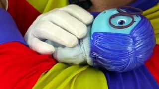 Car Clown - Disney Puppets DISCO Party! Sad-Happy-Angry-Scared Toy Collection