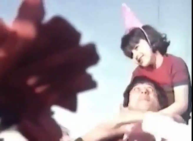 Jungle Main Mangal Tere He Dum Se - Sab na shor ya machaya hay - Salgirah ka din aya hay - Zindagi