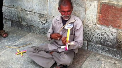 Street performer playing the Airtel tune outside a temple
