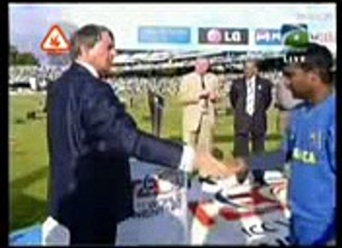 Punjaagi Totay World T20 - Sangakkara with Sri Lankan Team2