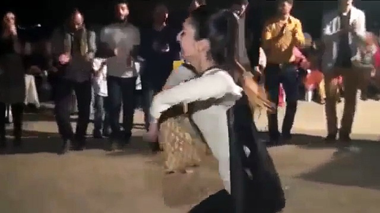 Kürt Kızı Müthiş OyNUyoR HeLAL izLe izLEt HerKEs görsün