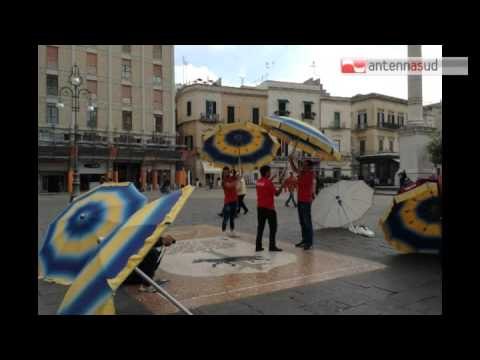 Tg Antenna Sud - Ombrelloni in piazza, la protesta degli stabilimenti balneari