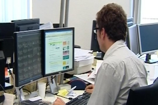 Las empresas y familias en quiebra caen un 21%