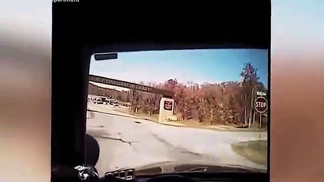 Une conductrice totalement folle percute un policier de plein fouet !