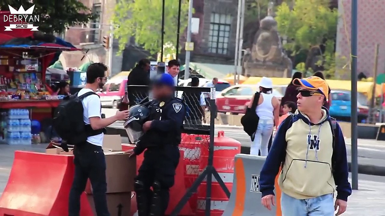 ► Tomando en la Calle | Bromas Pesadas | Experimento Social