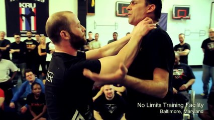 Fred Mastro explique une astuce pour parer un étranglement