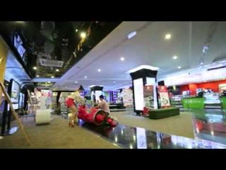 Paparazzi Angela  Phương Trinh tại rạp chiếu phim