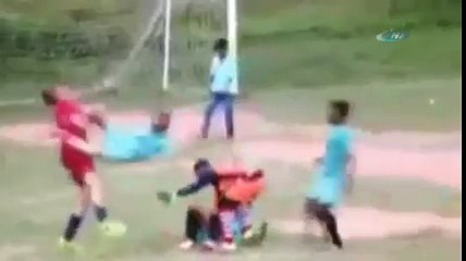 Kickboks Maçına Dönüşen Futbol Maçı