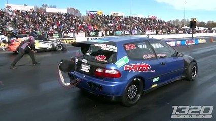 Assustador!!! Honda Civic bate firme a mais de 240KM/H!!!