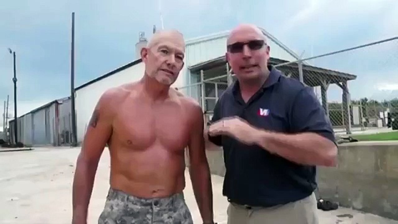 Ex-Marine demonstrates clever way to survive from drowning