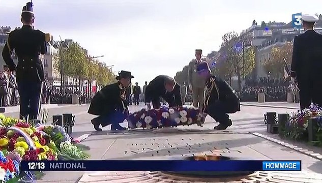 Commémoration du 11 novembre : François Hollande rend hommage aux soldats morts pour la France
